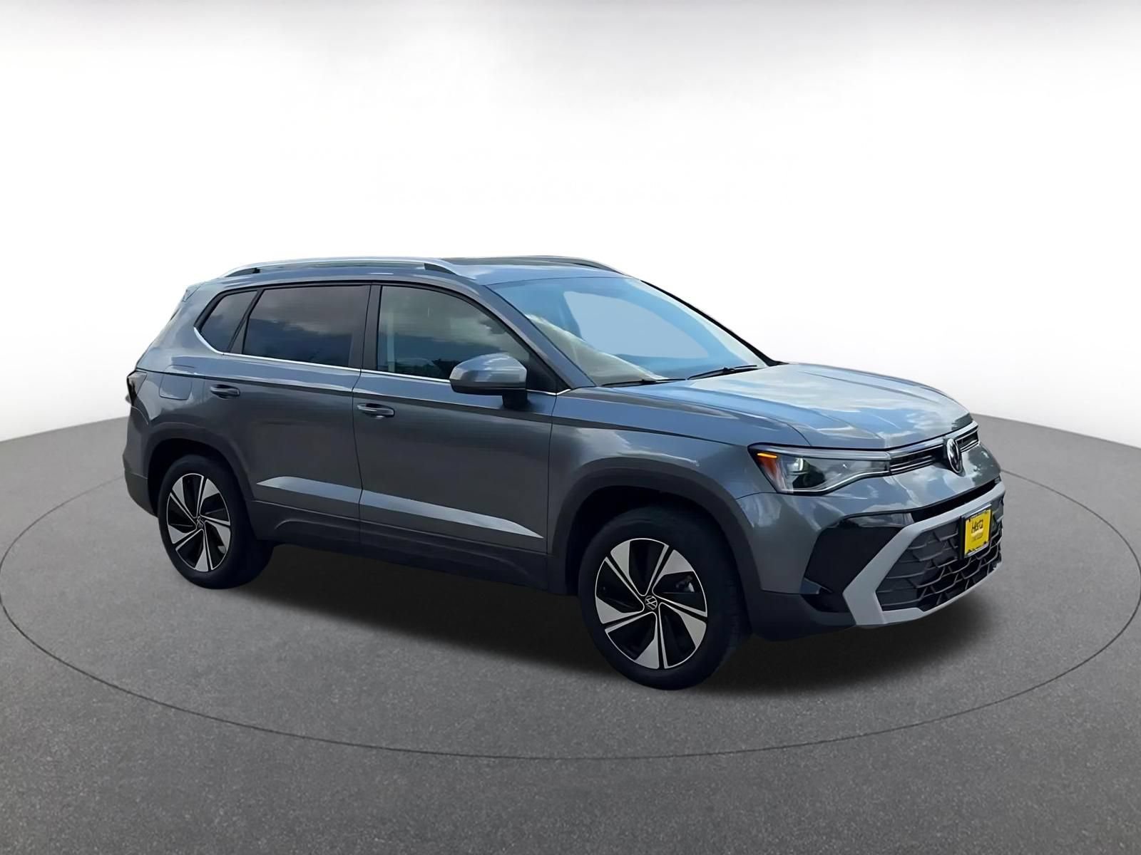 Used 2026 Volkswagen Taos SE AWD/4WD image 2