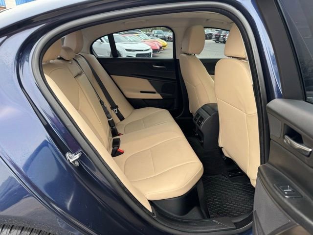Used 2018 Jaguar XE Premium AWD/4WD image 11