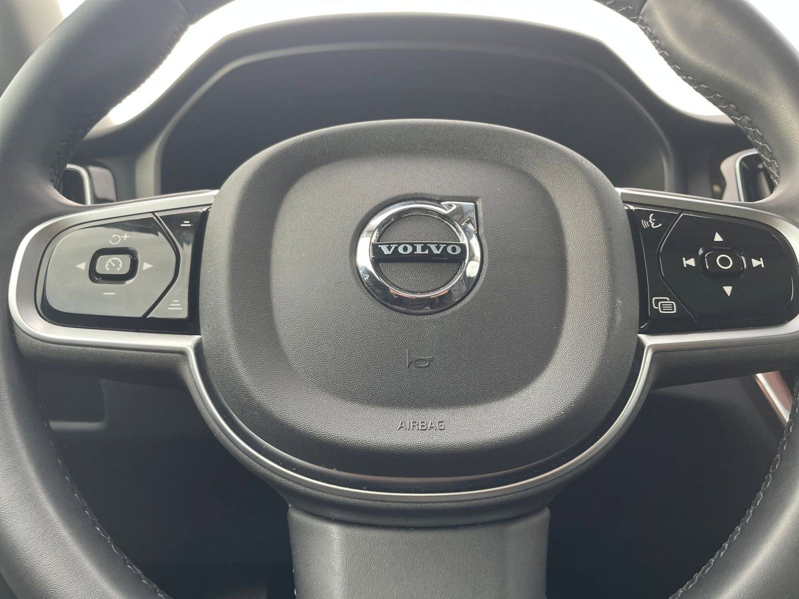 Used 2025 Volvo V60 B5 Cross Country Plus image 27