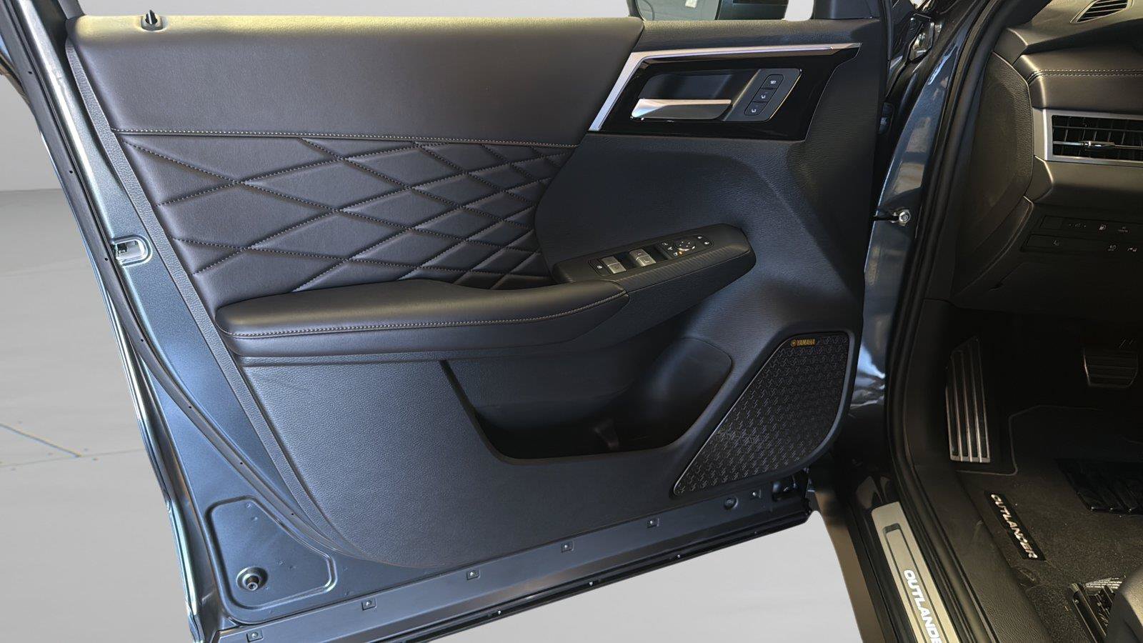 New 2026 Mitsubishi Outlander 4WD Plug-In Hybrid image 9