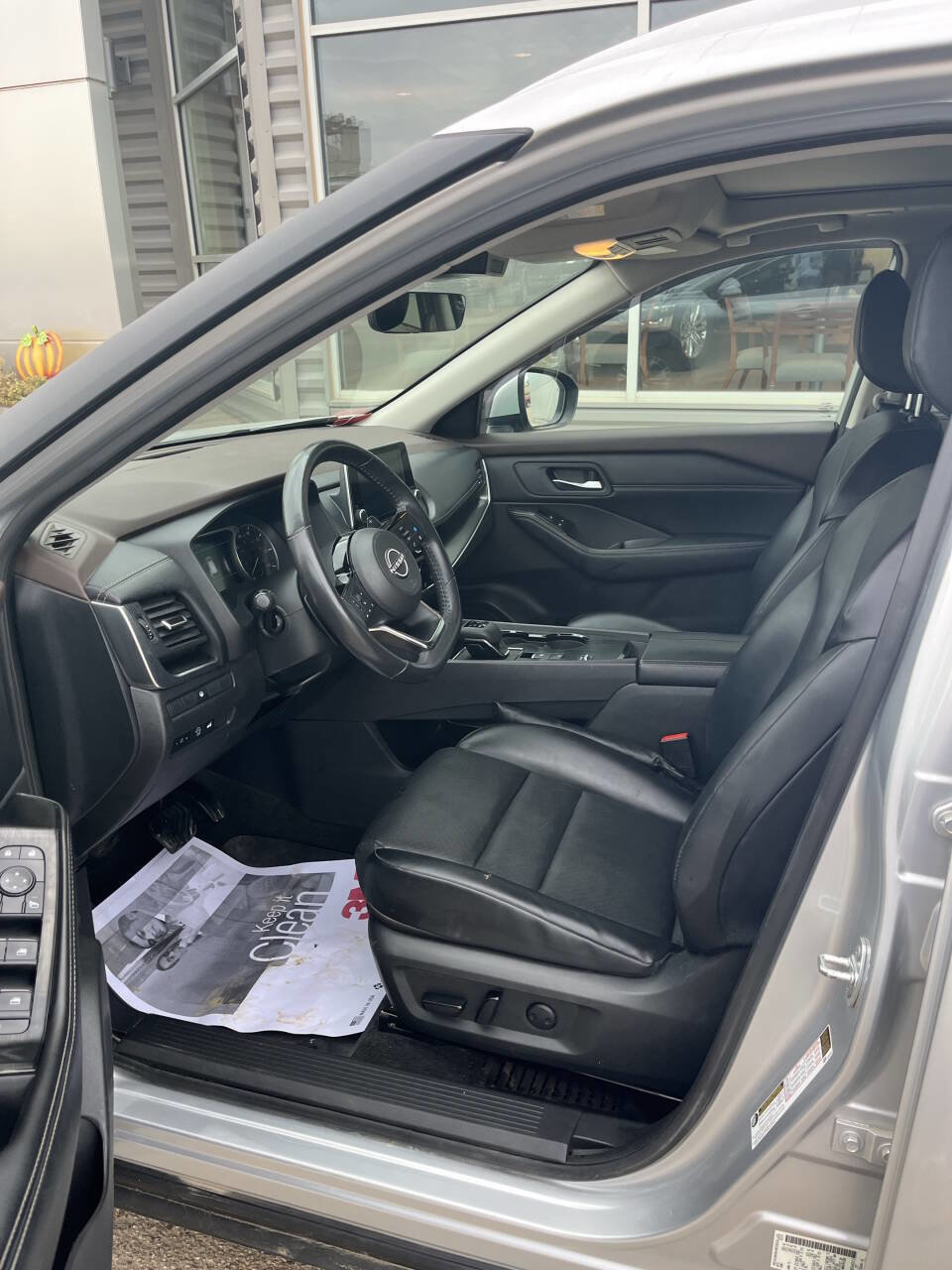 Used 2023 Nissan Rogue SV w/ SV Premium B Package image 8