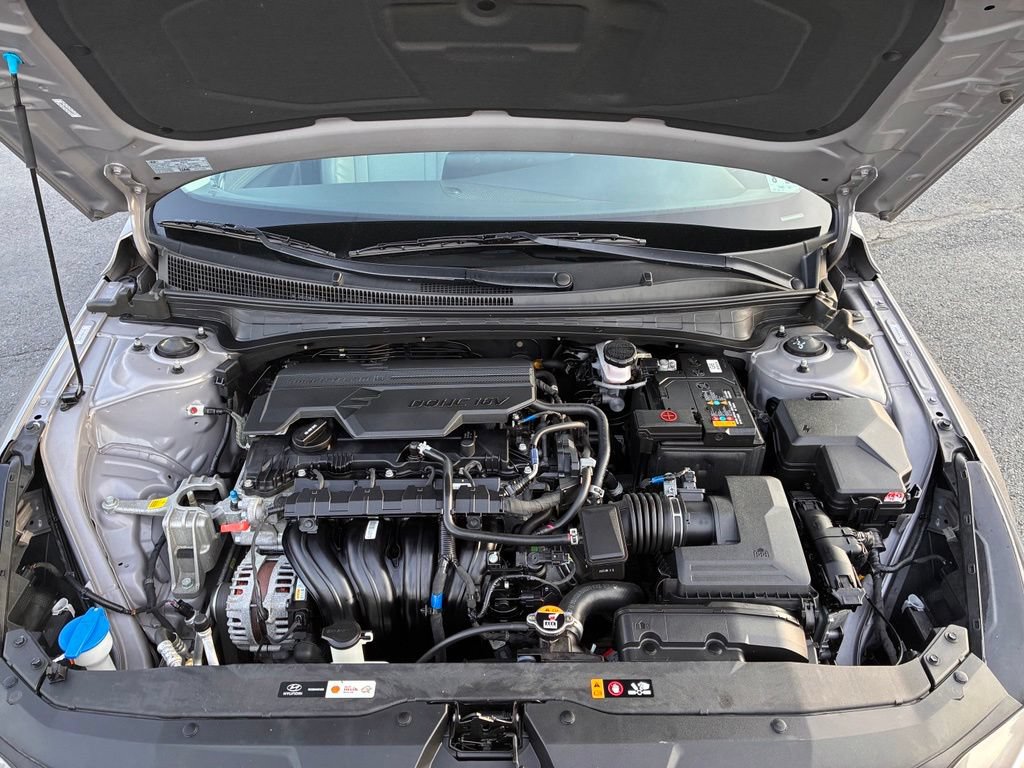 Used 2023 Hyundai Elantra Limited FWD image 9