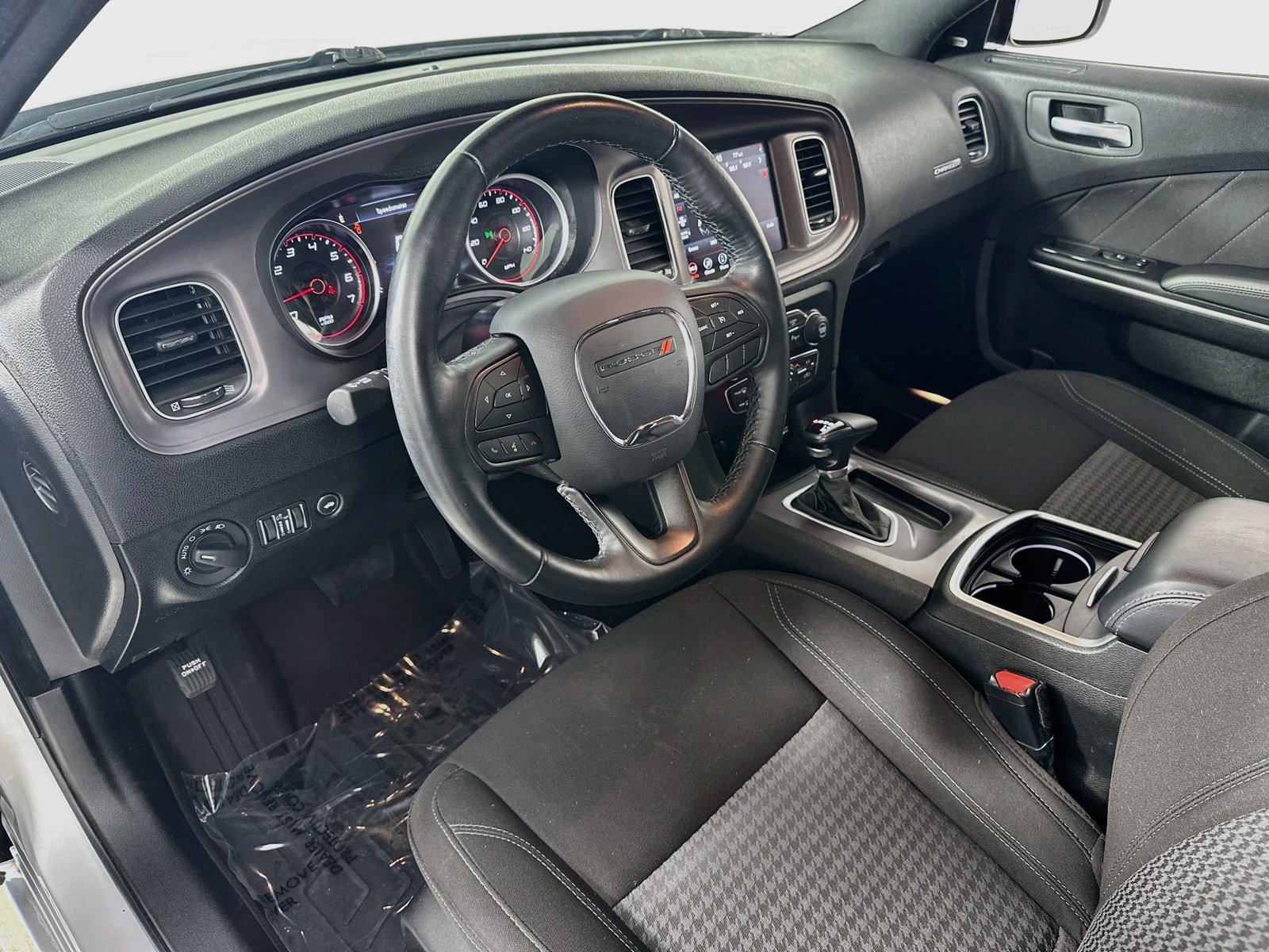 Used 2023 Dodge Charger SXT RWD image 9
