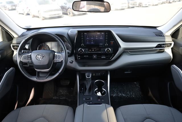 Used 2022 Toyota Highlander LE image 14