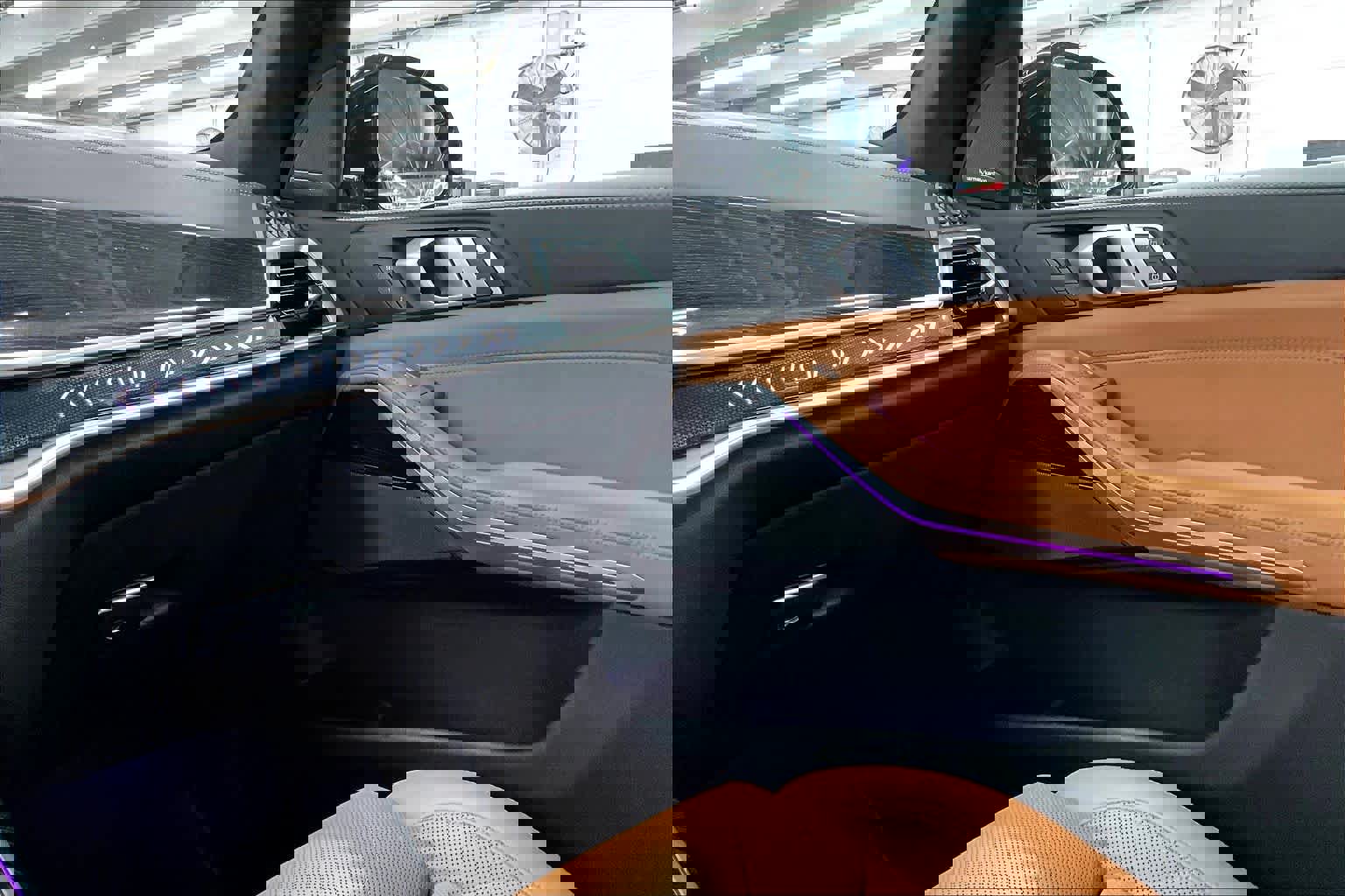 Used 2025 BMW X7 xDrive40i w/ M Sport Package image 30