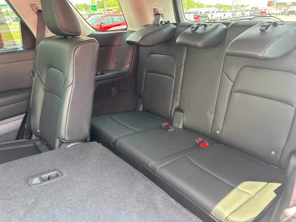 Used 2025 Nissan Pathfinder SL AWD/4WD image 14