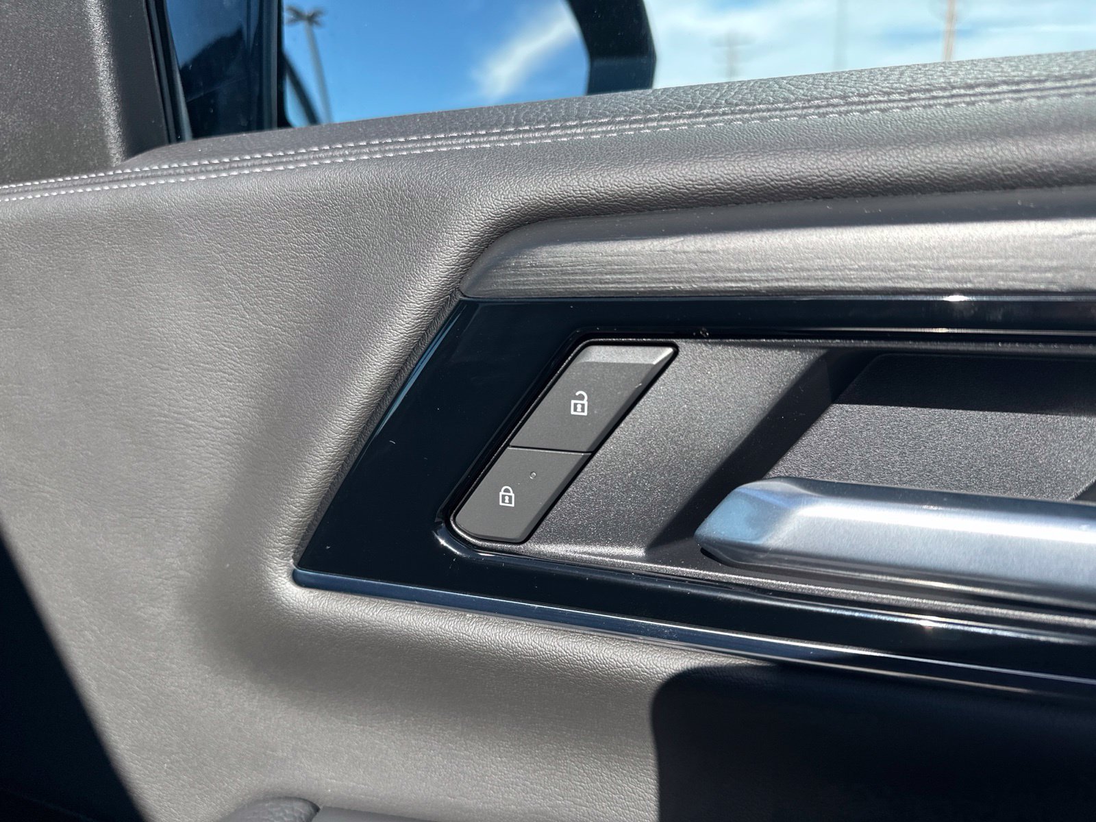 Used 2026 GMC Yukon Denali w/ Sun & Power Step Package AWD/4WD image 43