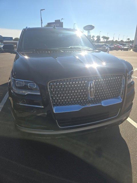 Used 2024 Lincoln Navigator Reserve AWD/4WD image 12