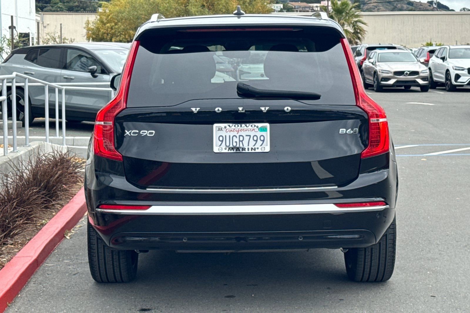 Certified 2025 Volvo XC90 B6 Plus w/ Protection Package Premier AWD/4WD image 8