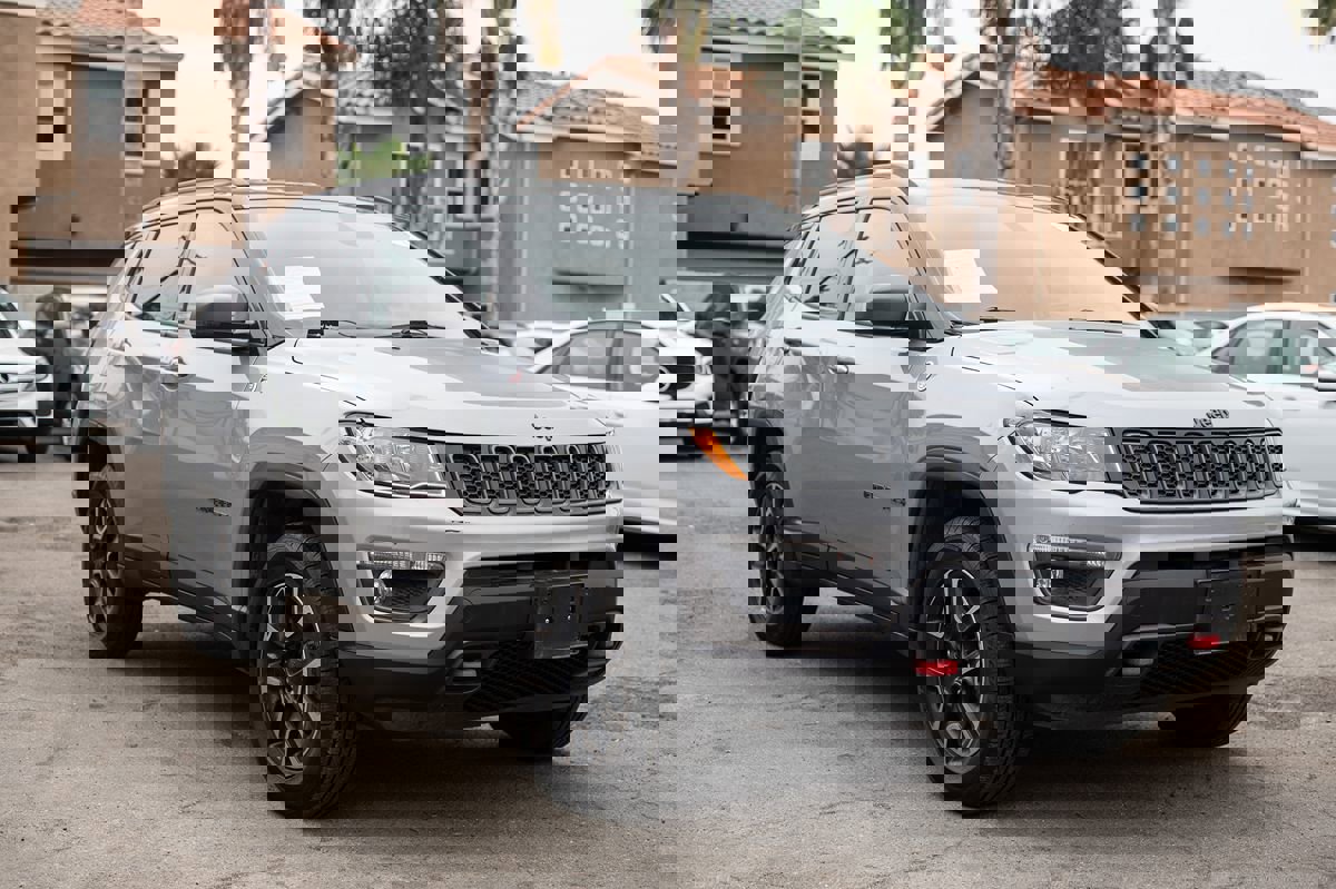 Used 2019 Jeep Compass Trailhawk image 1