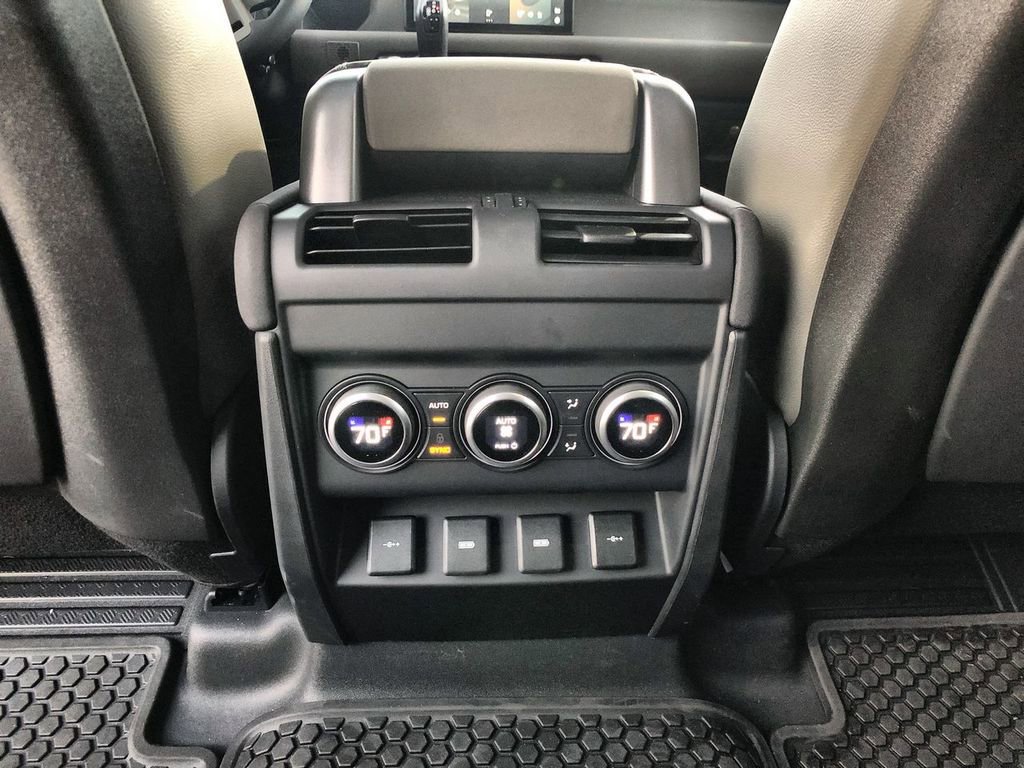 Used 2020 Land Rover Defender 110 First Edition image 20