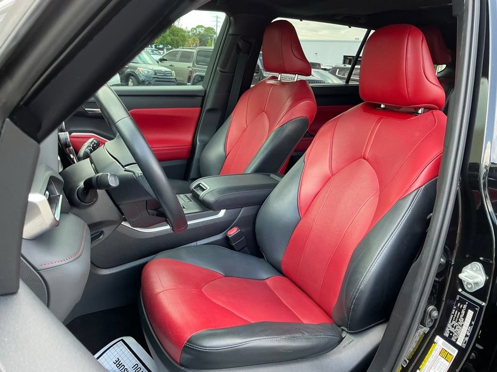 Used 2021 Toyota Highlander XSE FWD image 36