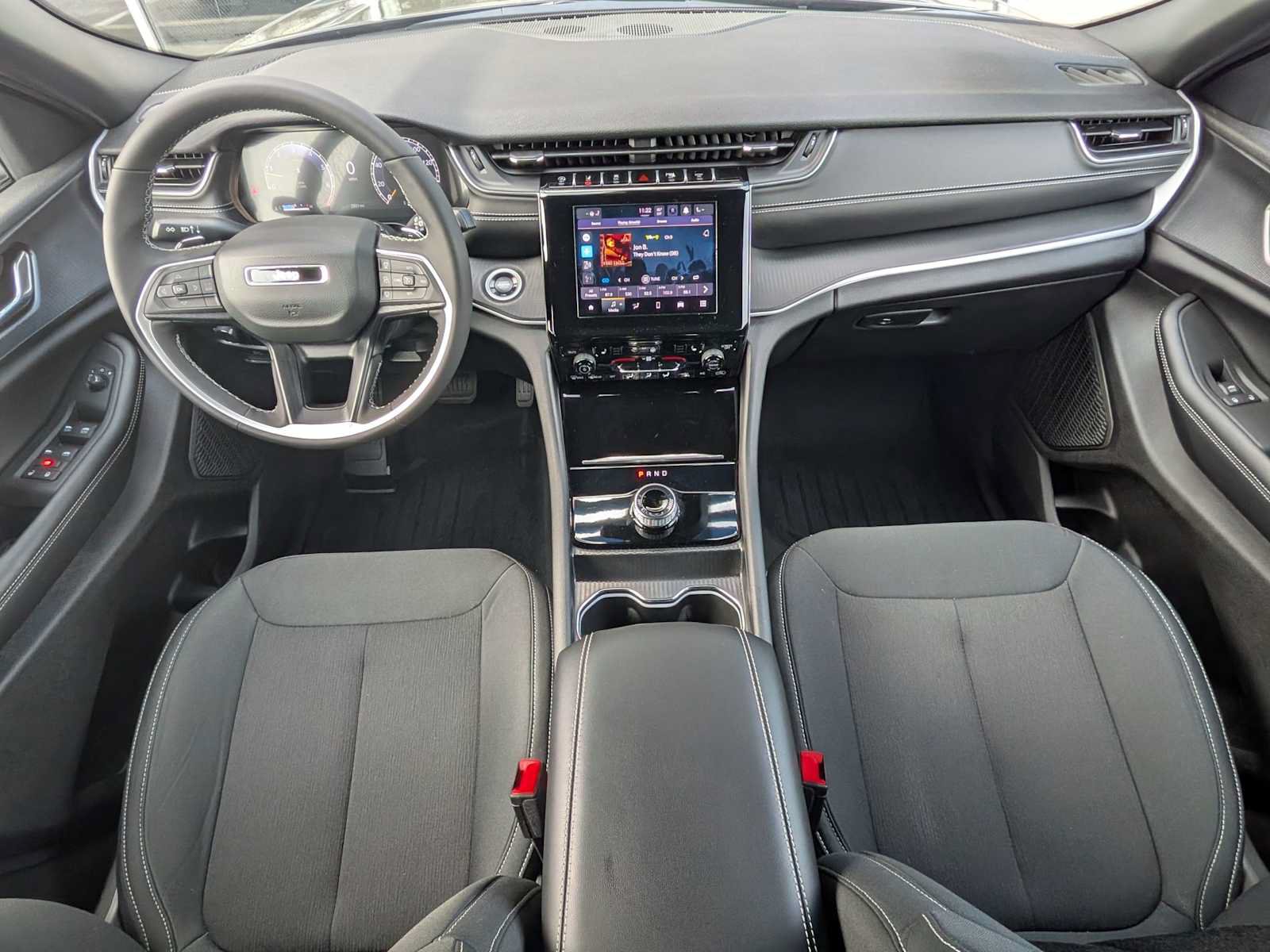 Used 2025 Jeep Grand Cherokee Laredo X w/ Luxury Tech Group I AWD/4WD image 22