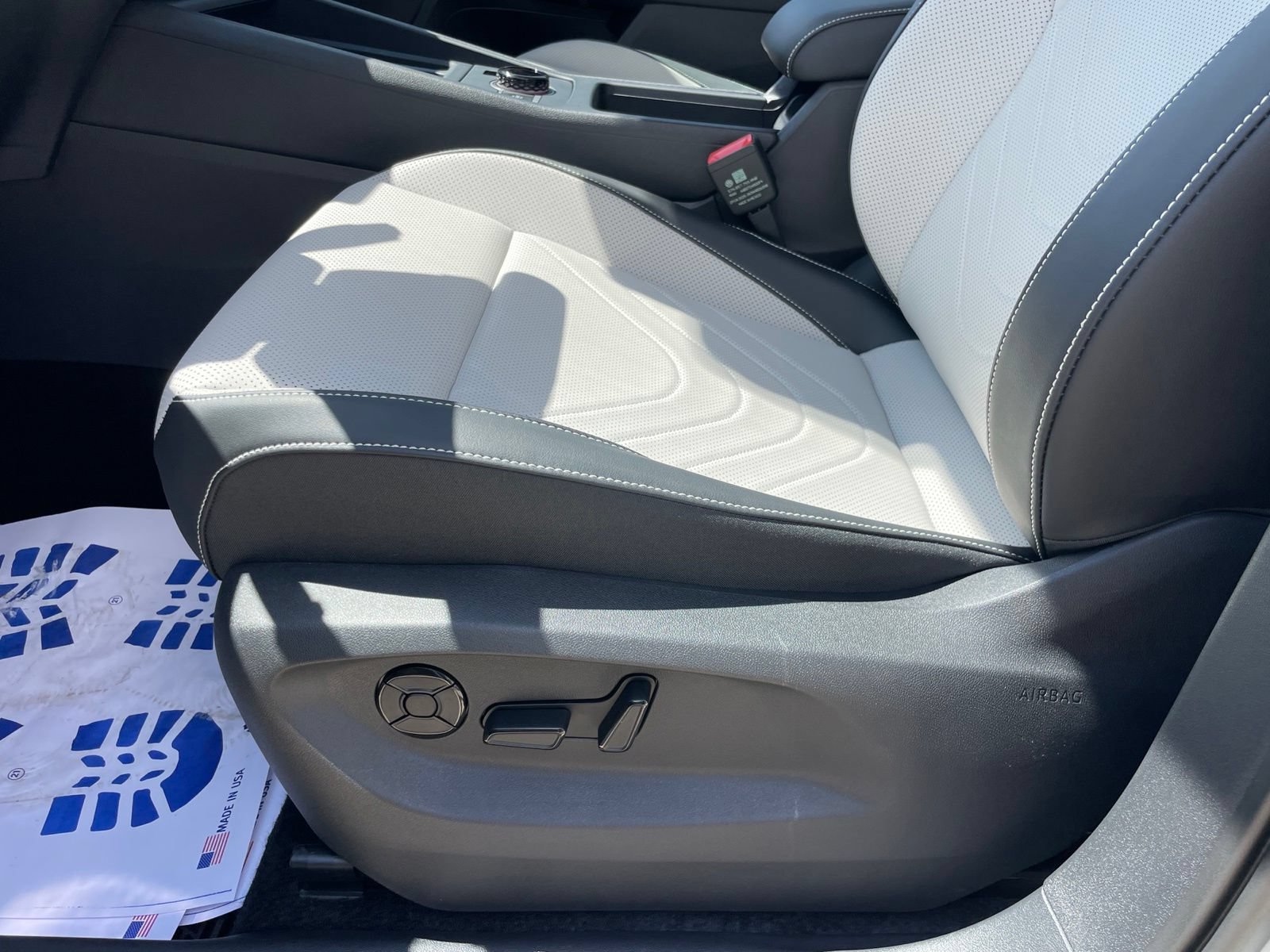 Certified 2025 Volkswagen Tiguan SE FWD image 20