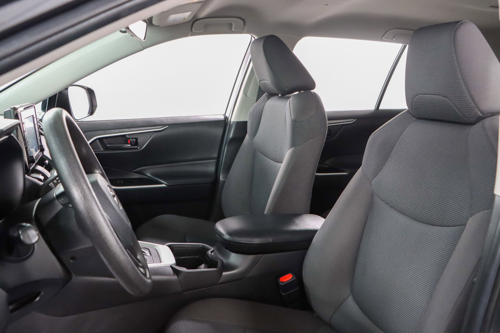 Used 2021 Toyota RAV4 LE image 23