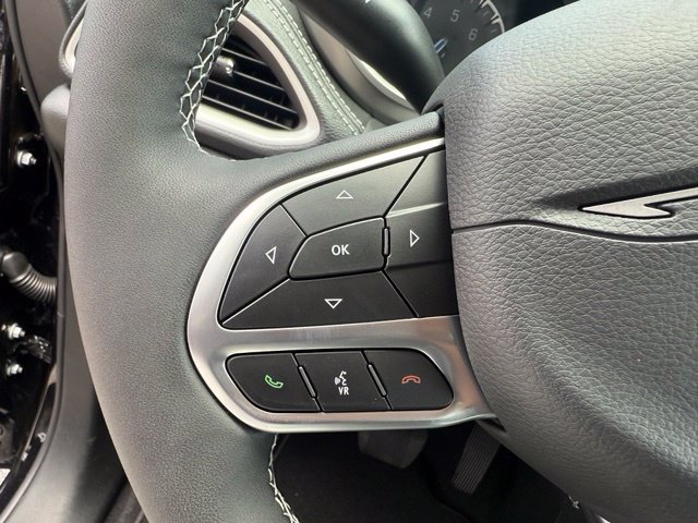 New 2027 Chrysler Pacifica Limited w/ Family Tech Group FWD image 31