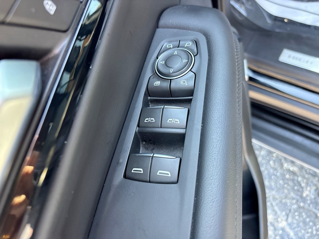 Used 2025 Chevrolet Tahoe High Country AWD/4WD image 28