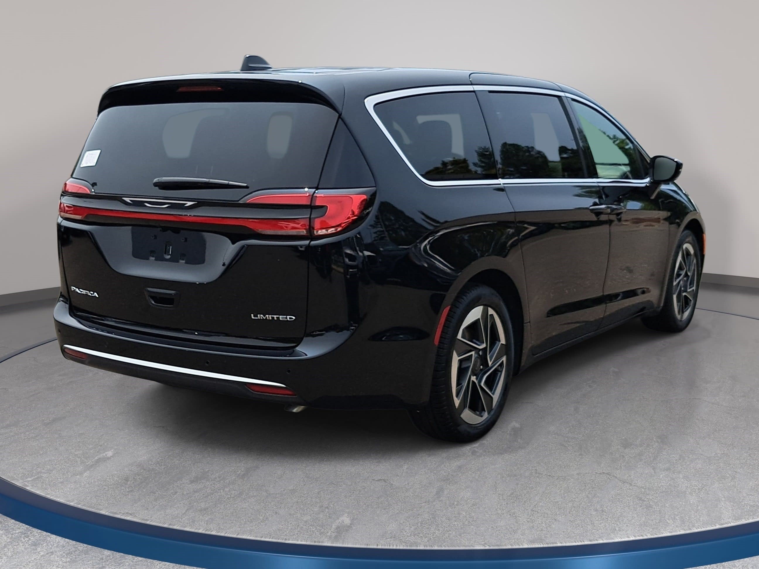New 2027 Chrysler Pacifica Limited FWD image 5