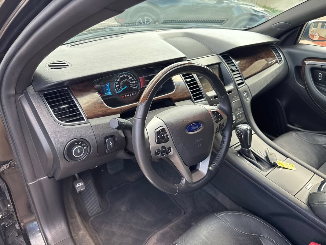 Used 2013 Ford Taurus Limited FWD image 26