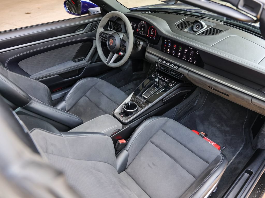 Certified 2025 Porsche 911 Targa 4 GTS AWD/4WD image 36