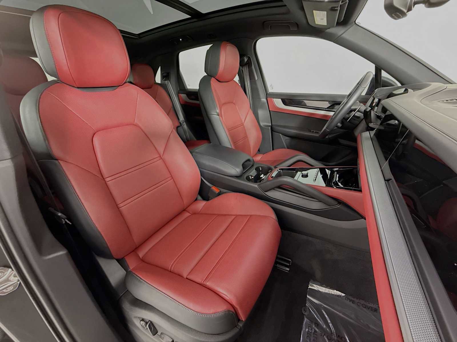 Certified 2025 Porsche Cayenne image 29