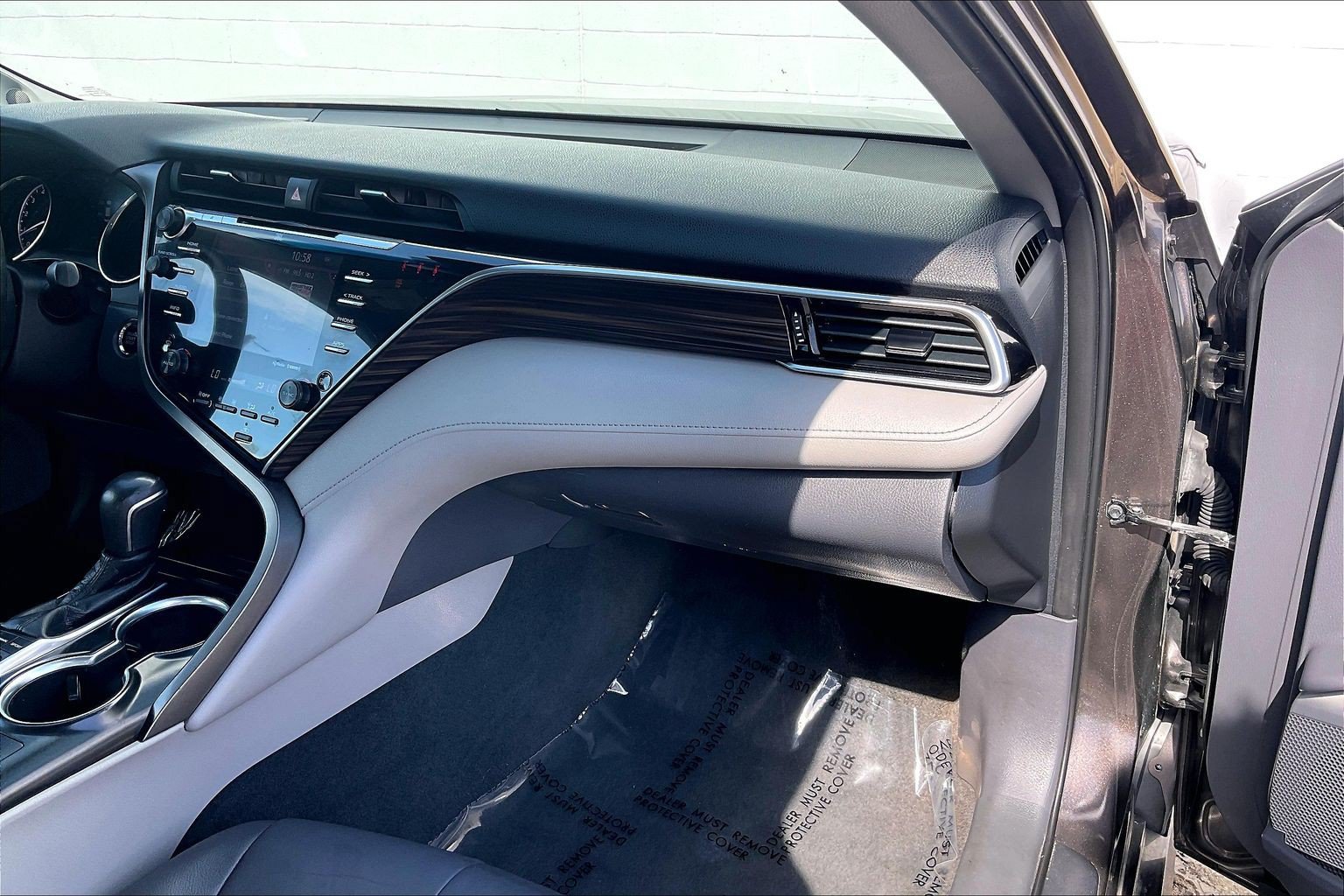Used 2018 Toyota Camry XLE FWD image 21