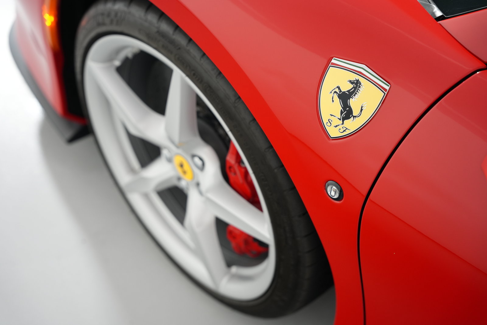 Used 2023 Ferrari F8 Spider RWD image 50
