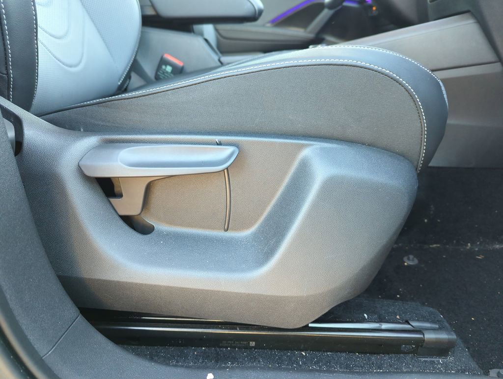 Certified 2025 Volkswagen Tiguan SE image 33