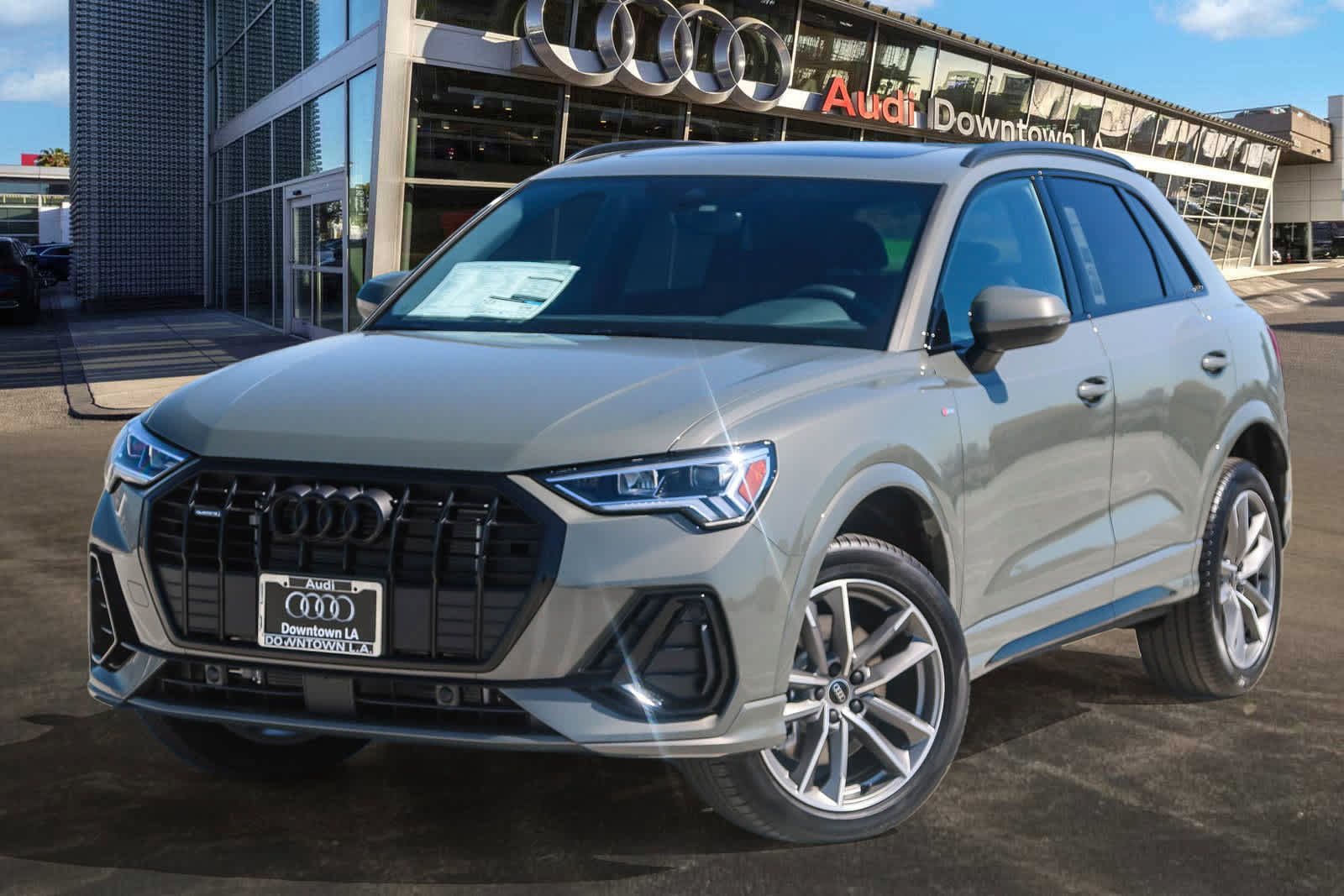 Used 2025 Audi Q3 2.0T Premium w/ Convenience Package AWD/4WD image 1