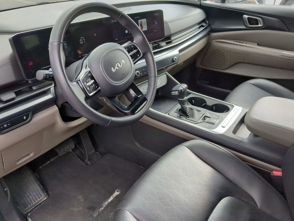 Used 2025 Kia Carnival LXS image 15