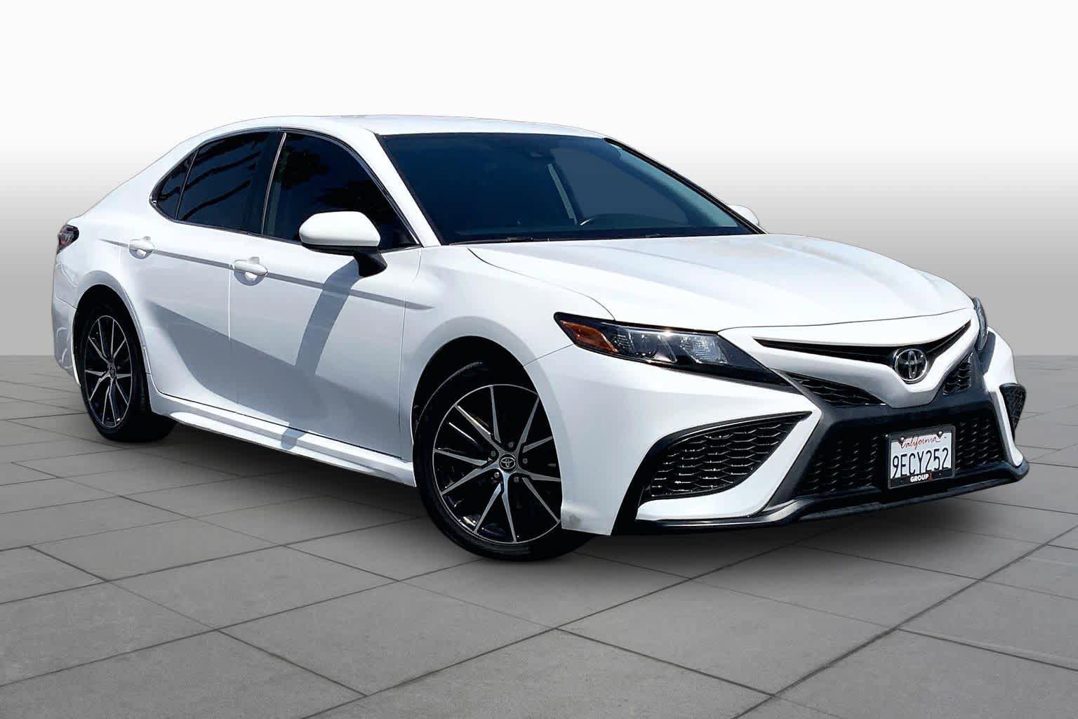 Used 2021 Toyota Camry SE FWD video 2