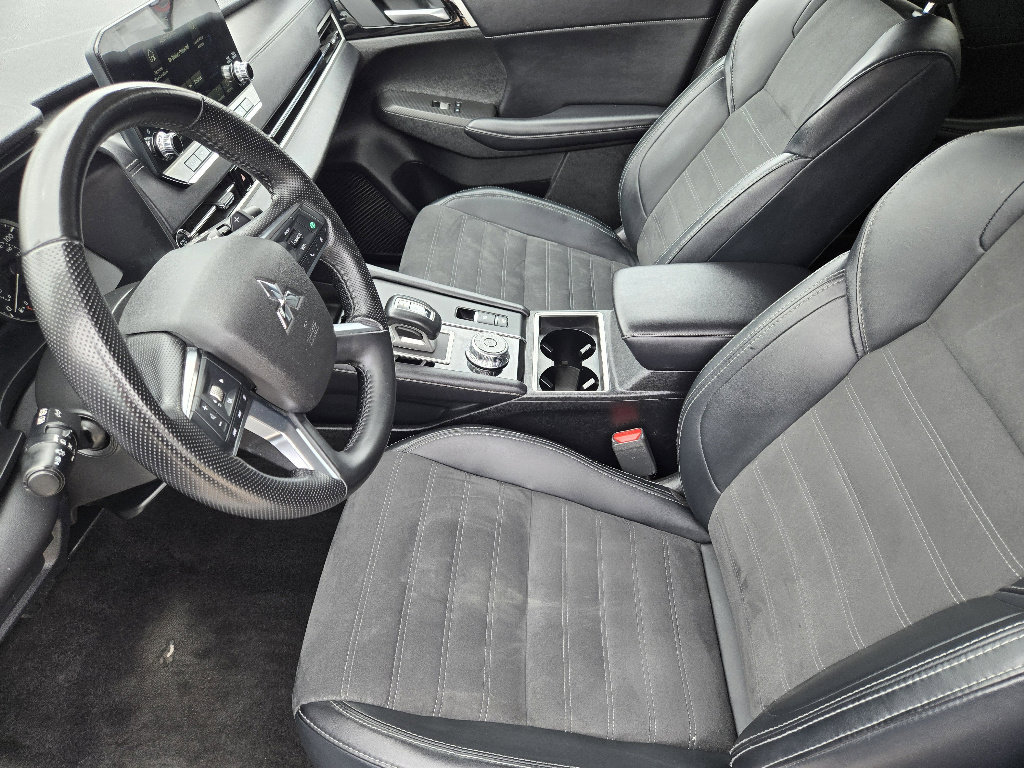 Used 2024 Mitsubishi Outlander SE image 18