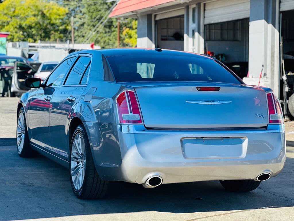 Used 2013 Chrysler 300 C RWD image 8