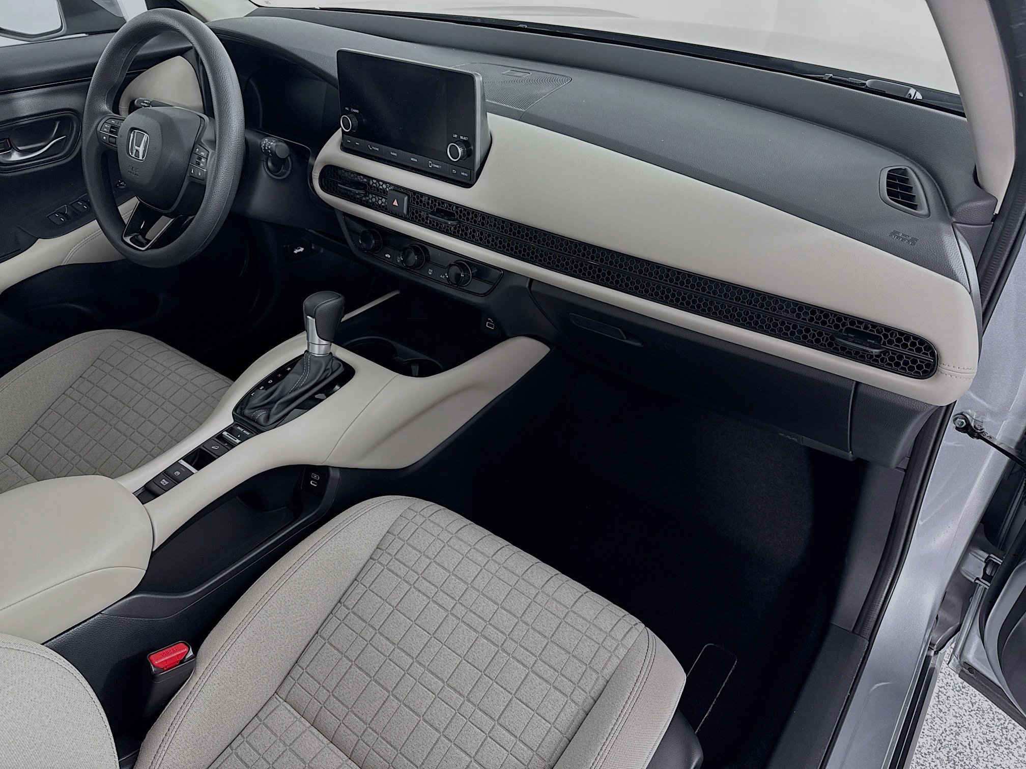 Certified 2025 Honda HR-V LX image 26