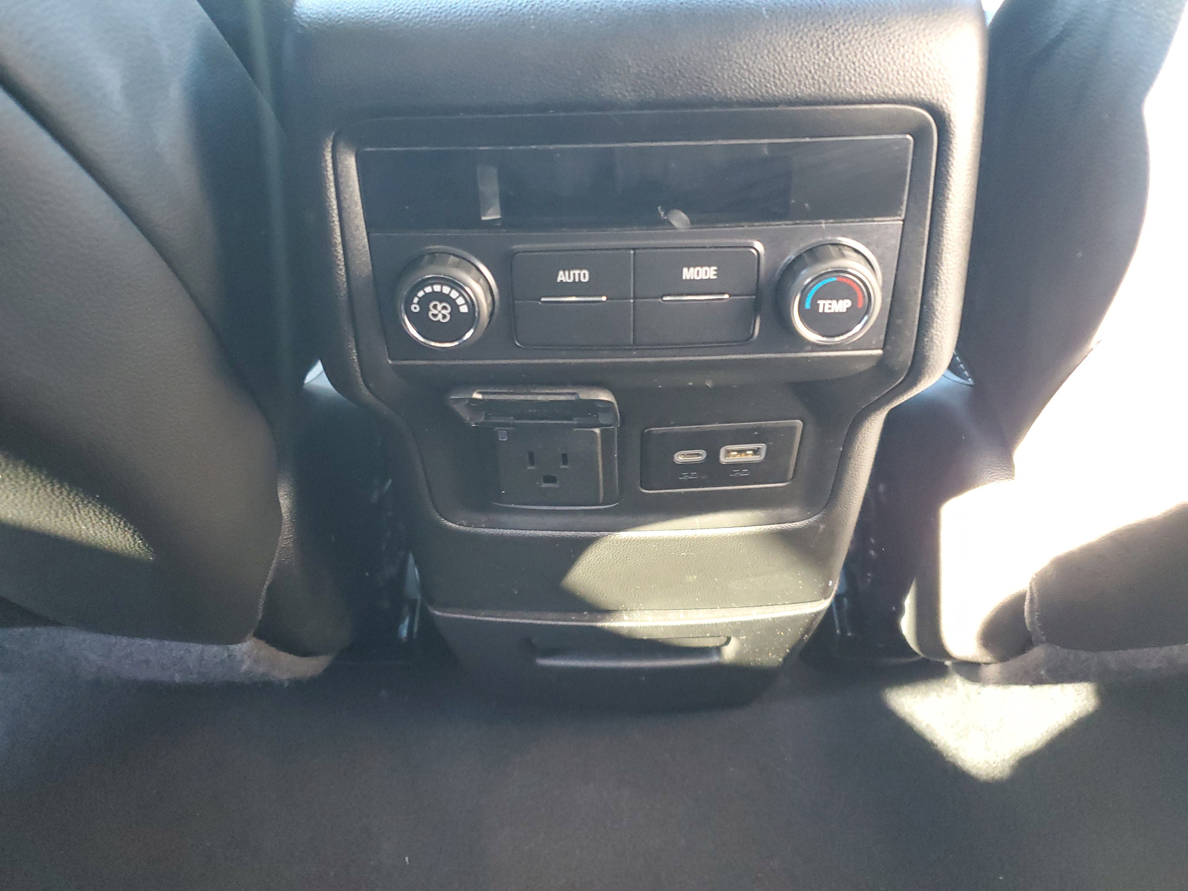 Used 2023 GMC Acadia SLT image 12