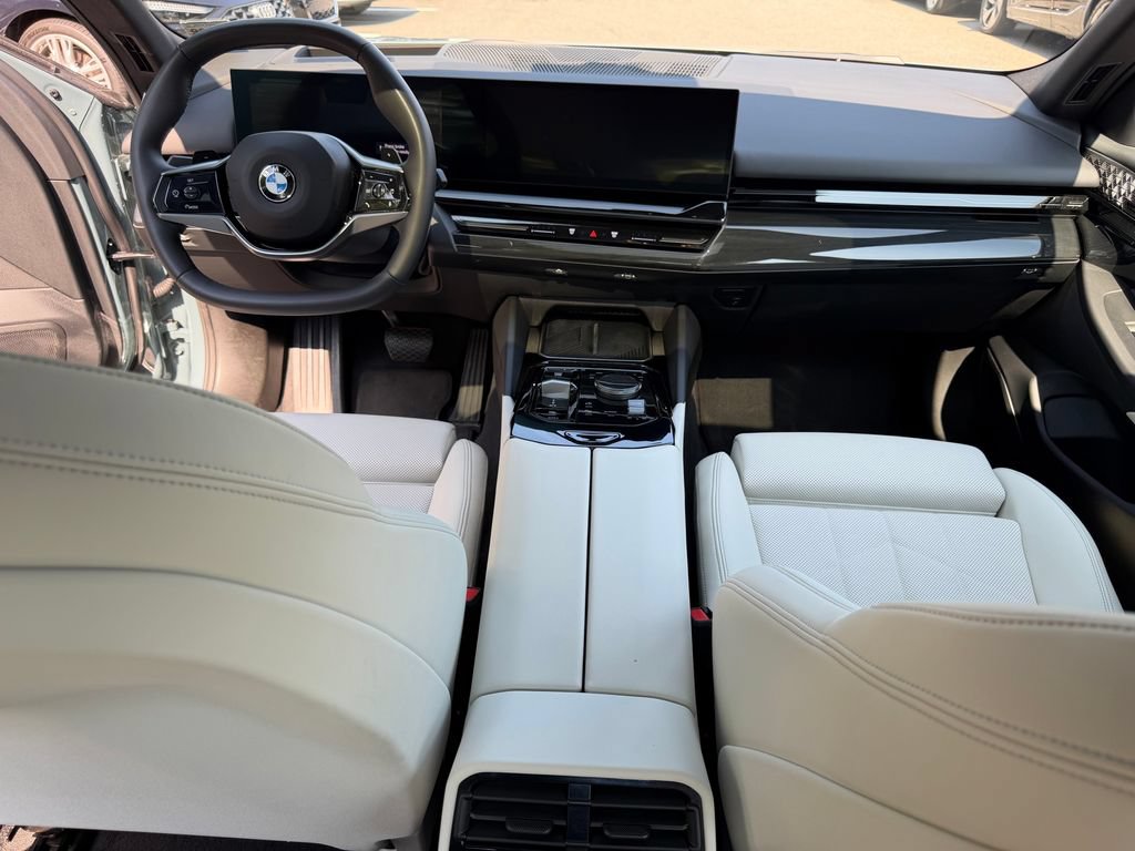 Used 2024 BMW 530i xDrive w/ Premium Package AWD/4WD image 19