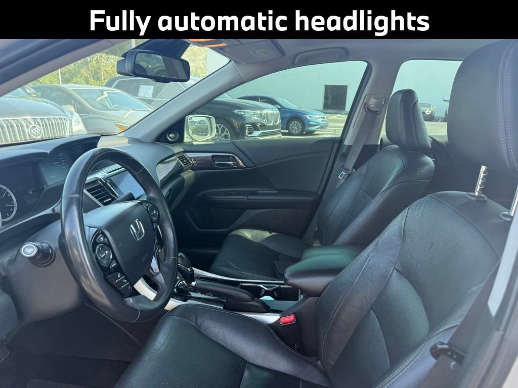 Used 2016 Honda Accord Touring image 10