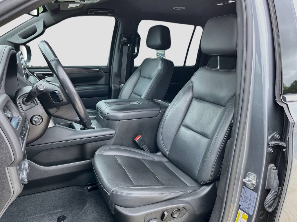 Used 2021 Chevrolet Suburban LT w/ Luxury Package RWD image 16