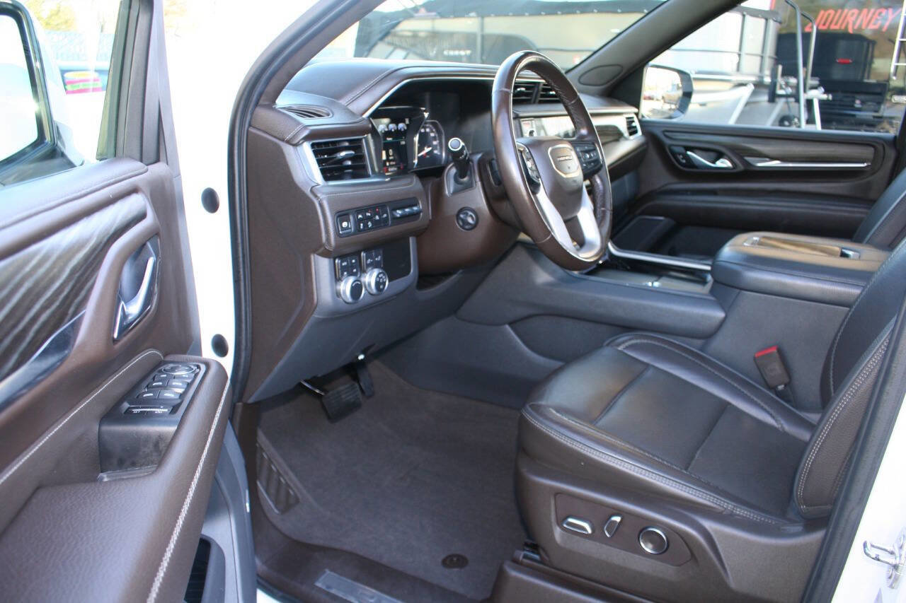Used 2021 GMC Yukon Denali w/ Denali Premium Package image 15