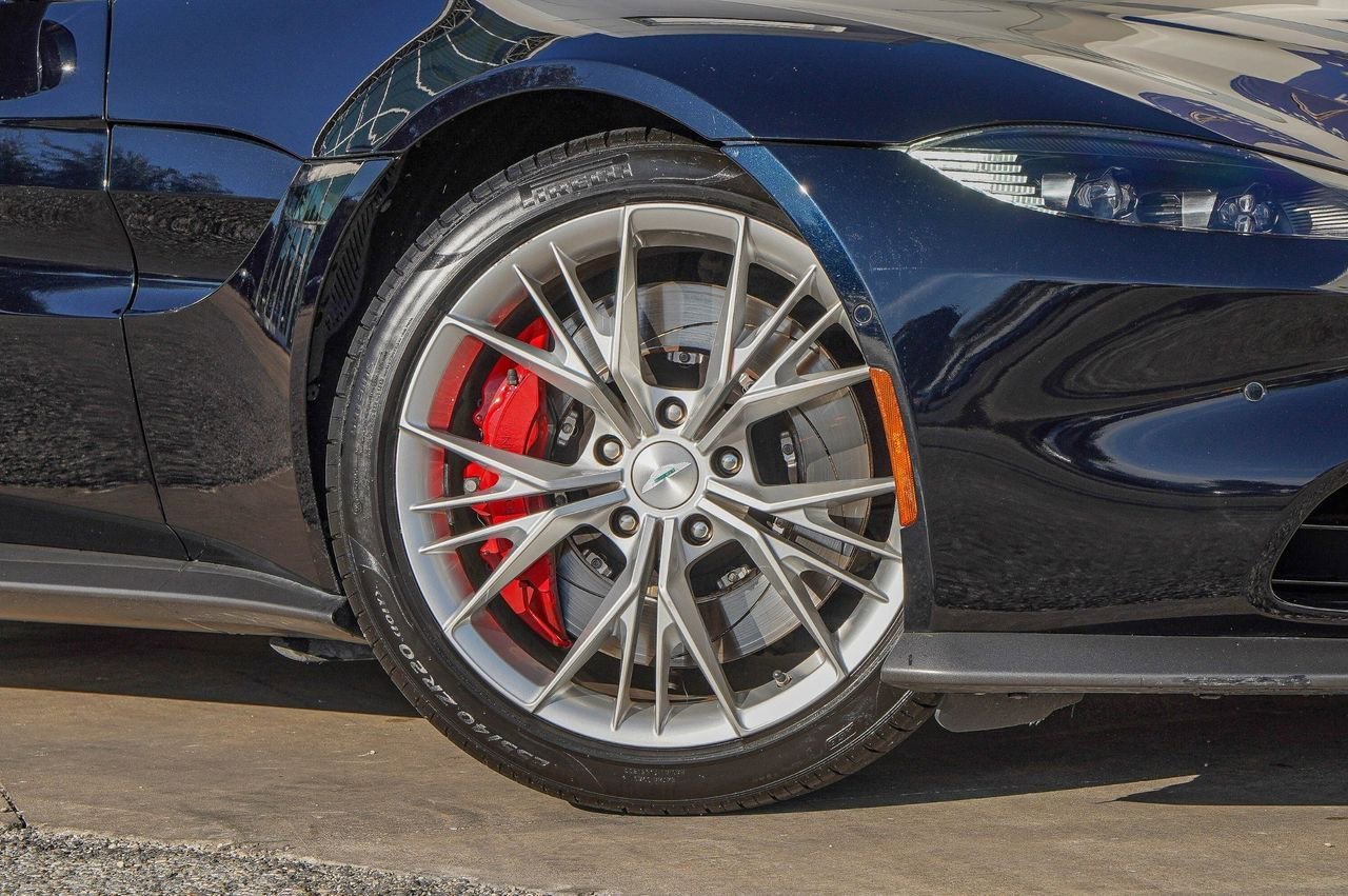 Used 2022 Aston Martin V8 Vantage Coupe image 3