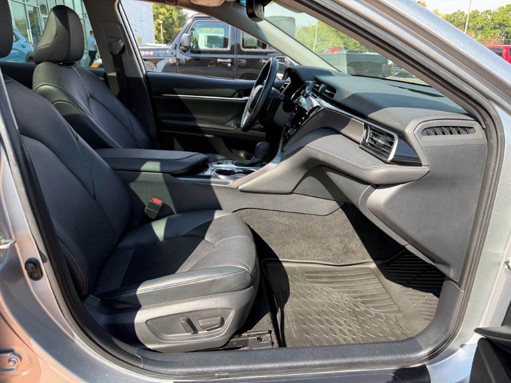 Used 2020 Toyota Camry XSE FWD image 21