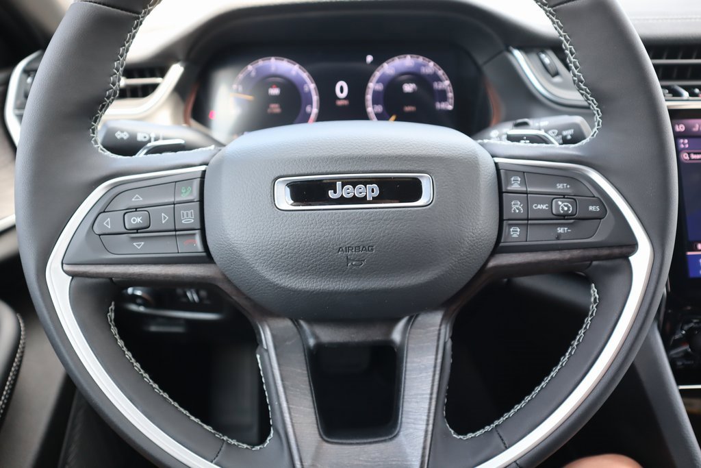 New 2025 Jeep Grand Cherokee L Limited w/ Black Appearance Package image 4