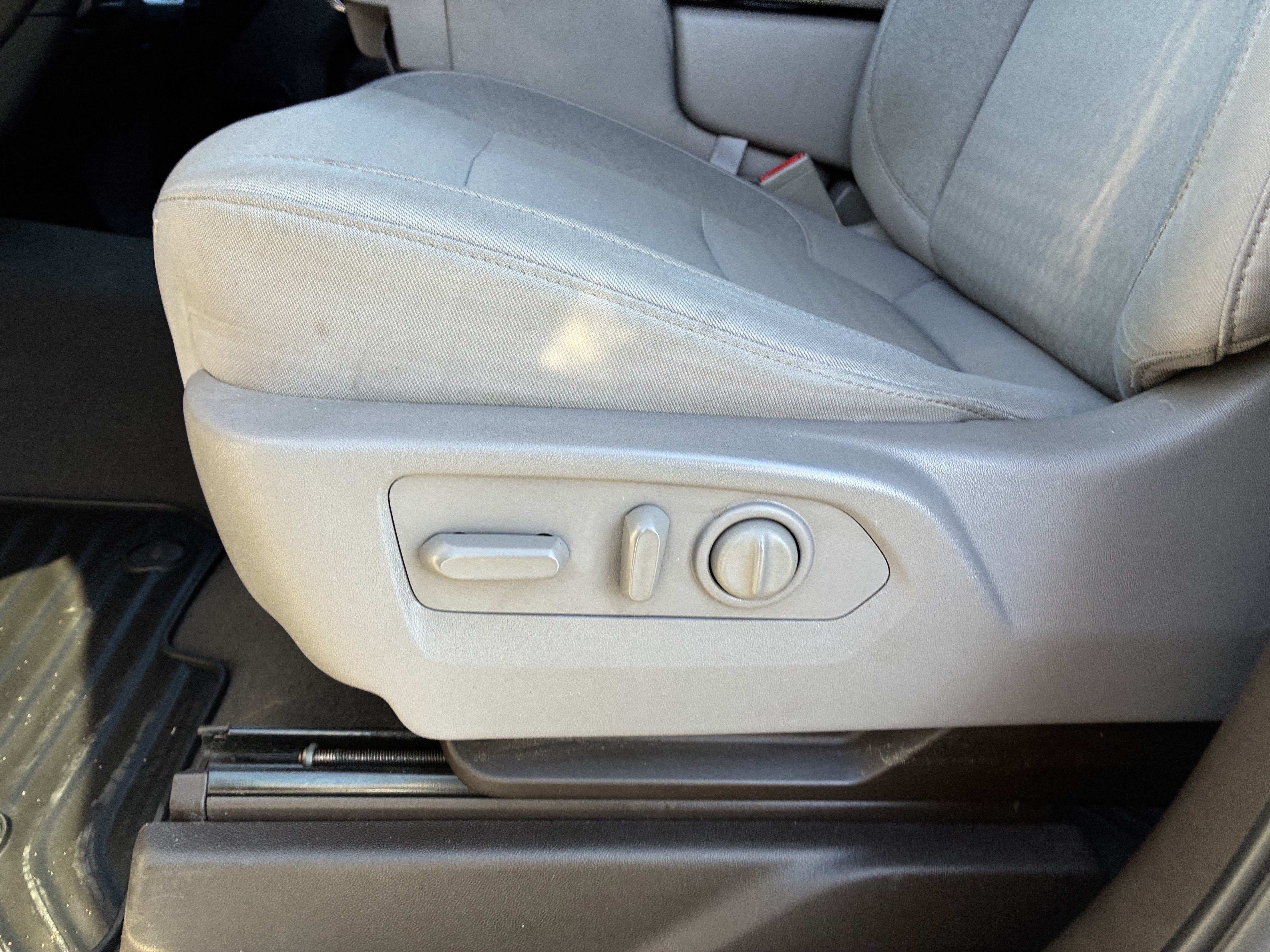 Used 2022 Chevrolet Silverado 1500 LT AWD/4WD image 26