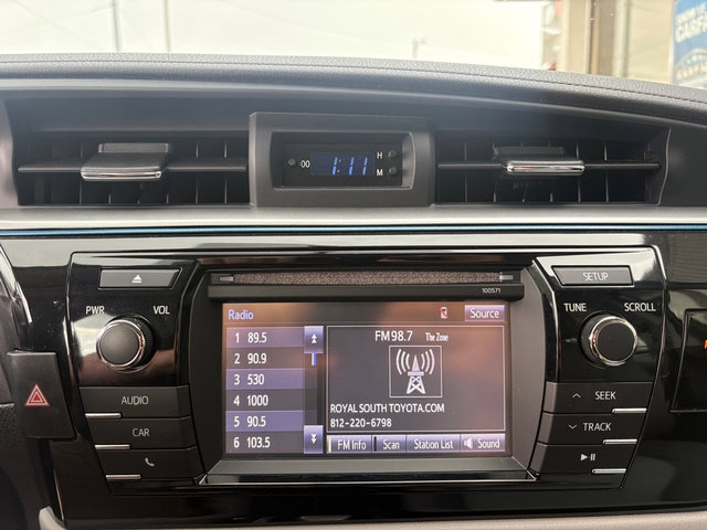 Used 2016 Toyota Corolla LE FWD image 28