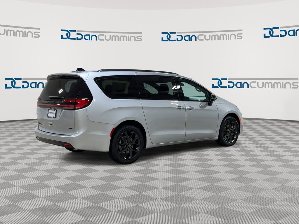 New 2026 Chrysler Pacifica Select w/ S Appearance Package image 12