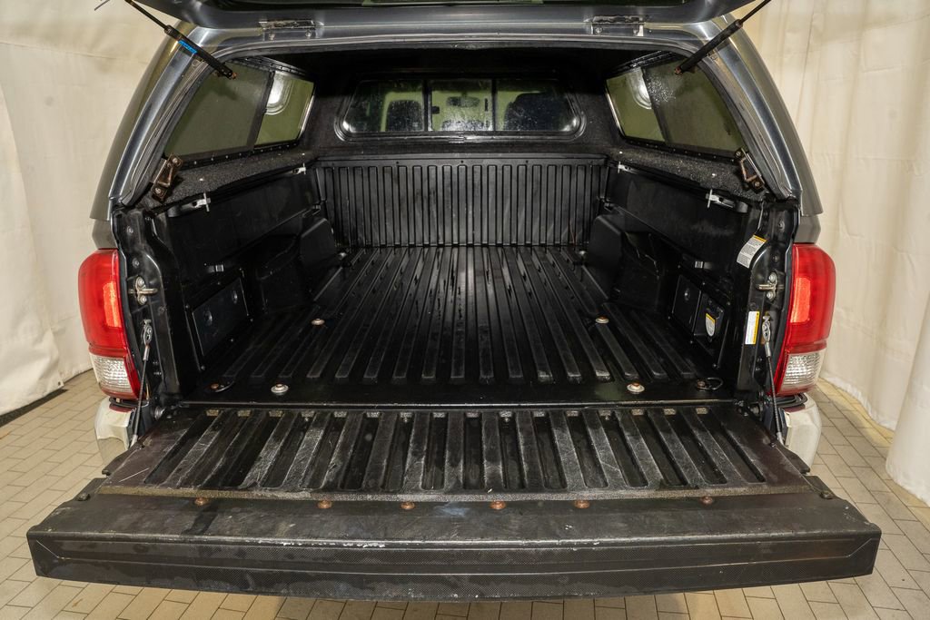 Used 2016 Toyota Tacoma TRD Off-Road image 5