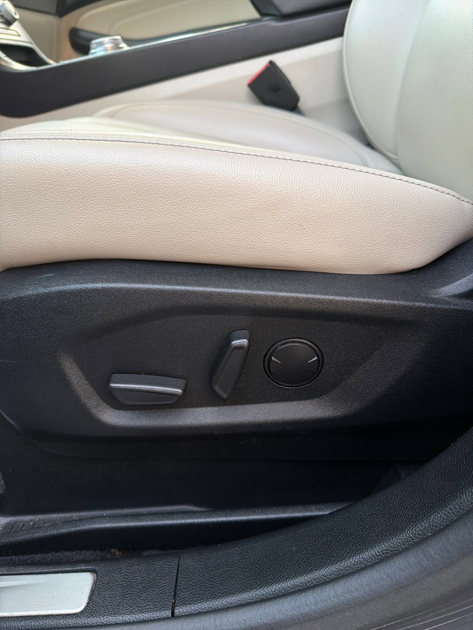 Used 2021 Ford Edge Titanium w/ Cargo Accessory Package image 16