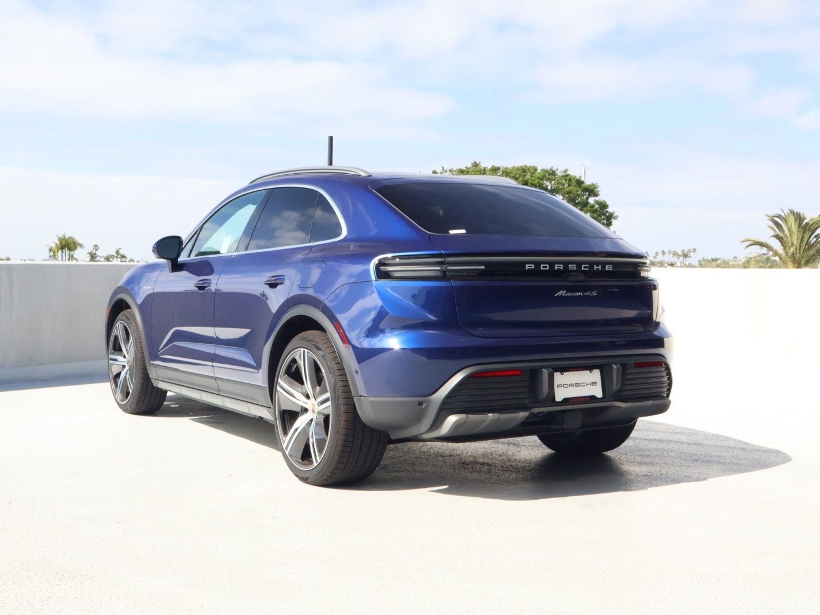 New 2025 Porsche Macan 4S Electric AWD/4WD image 3