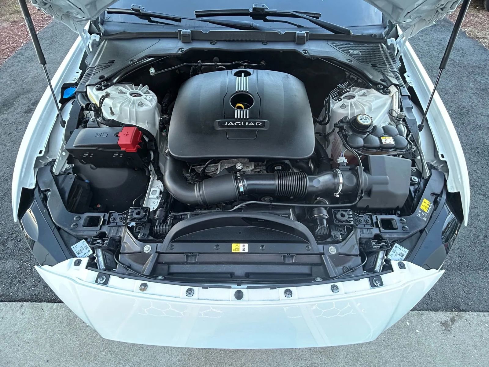 Used 2017 Jaguar XE Premium image 20