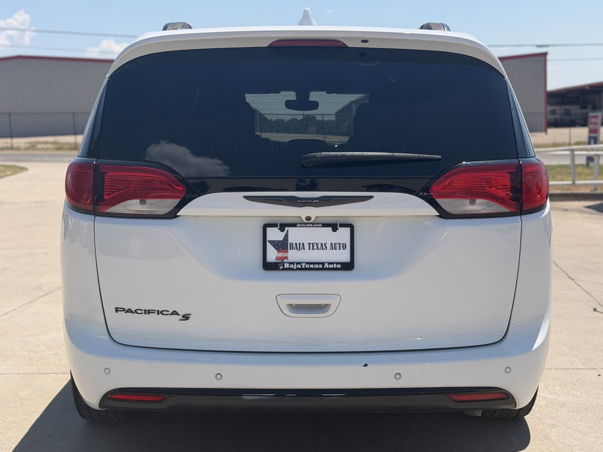 Used 2018 Chrysler Pacifica Touring-L Plus FWD image 7